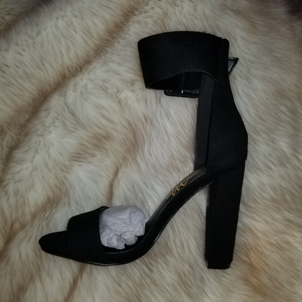 Heels - Picture 2 of 2